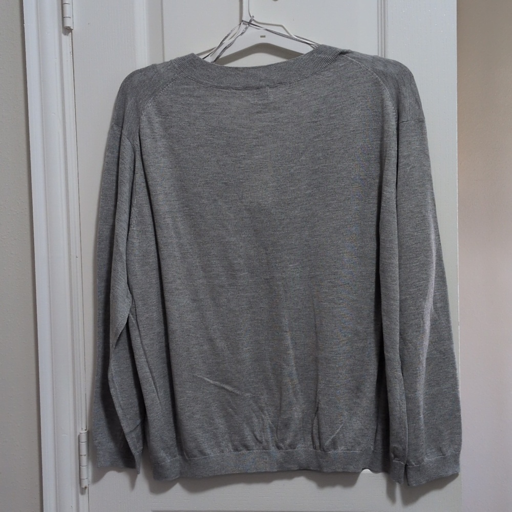 Gray V-neck Thin And Lightweight Sweater - Picture 4 of 4